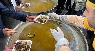 Şanlıurfa'da şafak vakti 10 bin kişiye tirit ikramı