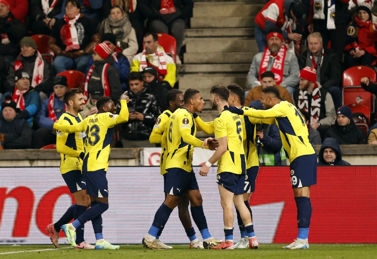 Fenerbahçe, Slavia Prag'ı deplasmanda devirdi