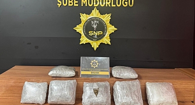 Şanlıurfa Polisi Zehir Tacirlerine Göz Açtırmıyor: 8 Kiloya Yakın Uyuşturucu Ele Geçirildi