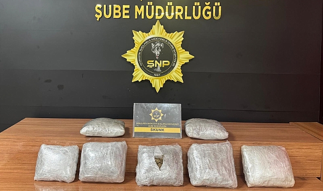 Şanlıurfa Polisi Zehir Tacirlerine Göz Açtırmıyor: 8 Kiloya Yakın Uyuşturucu Ele Geçirildi