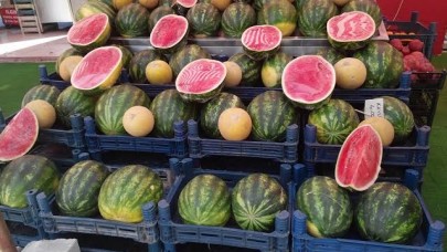 Şanlıurfa’da Karpuz Kıymete Bindi: Dilimle Satış Başladı!