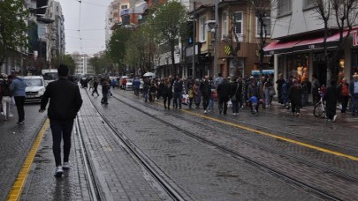 Şanlıurfa’da Aniden Bastırdı! Sağanak Yağış Vatandaşı Hazırlıksız Yakaladı