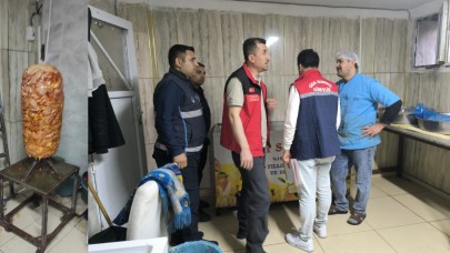 Şanlıurfa’da Hijyen Skandalı! Pişmekte Olan Dönerin Üzerine Çiğ Tavuk Koydular