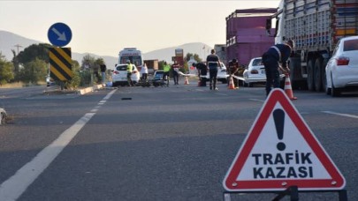 Şanlıurfa'da Kırmızı Işıkta Bekleyen Otomobile TIR Çarptı! Facianın Eşiğinden Dönüldü