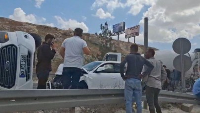 Şanlıurfa Organize Sanayi Yolunda Feci Kaza: Servis Aracı Yan Yattı, Yol Trafiğe Kapandı!