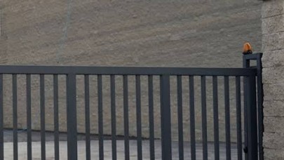 Şanlıurfa’da Site Girişinde Can Pazarı