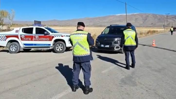 Şanlıurfa’da 3 İlçede Kaçak Sigaraya Darbe Jandarmadan Şok Yol Araması