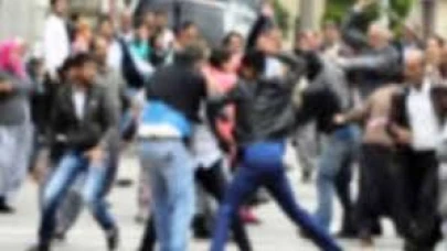 Şanlıurfa'da Fırıncılar Arasında Sokak Ortasında Sopalı Kavga!