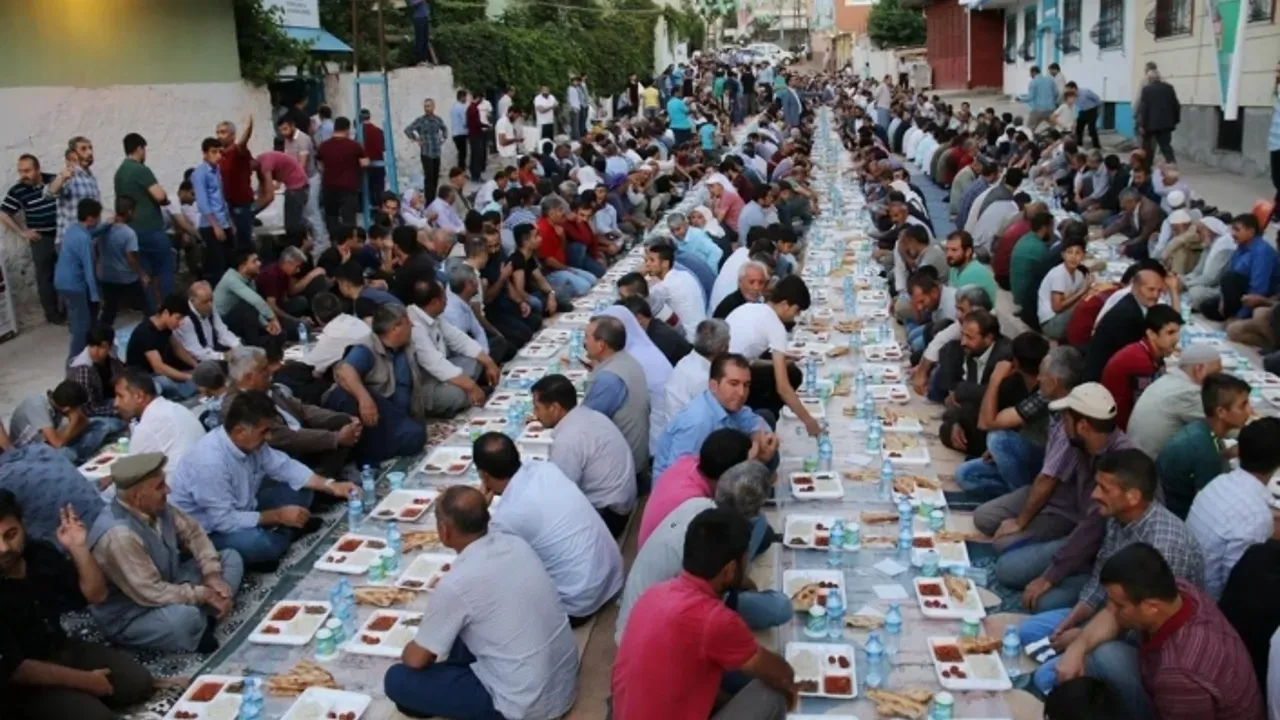 "Taziye Evlerine Şok Yasak: Yemek Veren Yandı!"