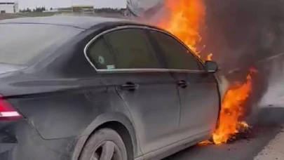 Şanlıurfa’da Gece Yarısı Korku Dolu Anlar: Park Halindeki Otomobil Alev Alev Yandı!