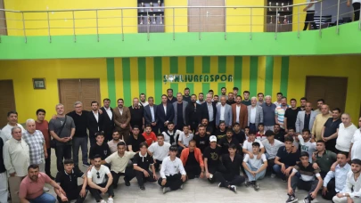 Karaköprü Belediyespor Tesislerinde Bayram Coşkusu: Başkan Nihat Çiftçi Taraftarlarla Bayramlaştı