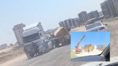 Şanlıurfa’da Yol Çalışmasında Dehşet Dolu Anlar! Kamyon Devrildi, Mahalle Ayağa Kalktı