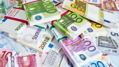 Euro Uçuşa Geçti: 4 Yılın Zirvesi! Dolar Düşerken Yatırımcılar Euroya Yöneliyor