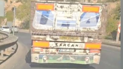 Şanlıurfa’da Trafikte Tehlike Anları! Ağır Tonajlı Kamyon Sol Şeritte Hız Terörü Estirdi