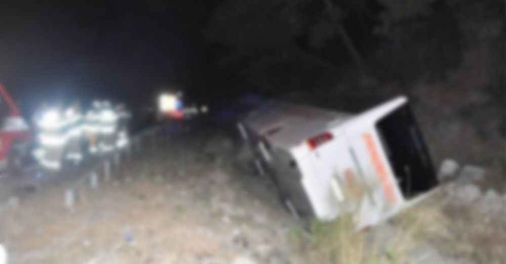 Şanlıurfa'da Otobüs Şarampole Yuvarlandı 7 Yaralı