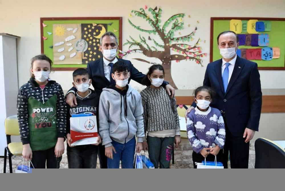 Bakan Özer, Urfa’da öğrencilerle buluştu