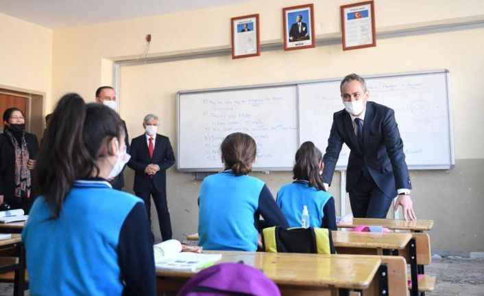 Bakan Özer: Urfa'ya Üç Ay Sonra Tekrar Geleceğim