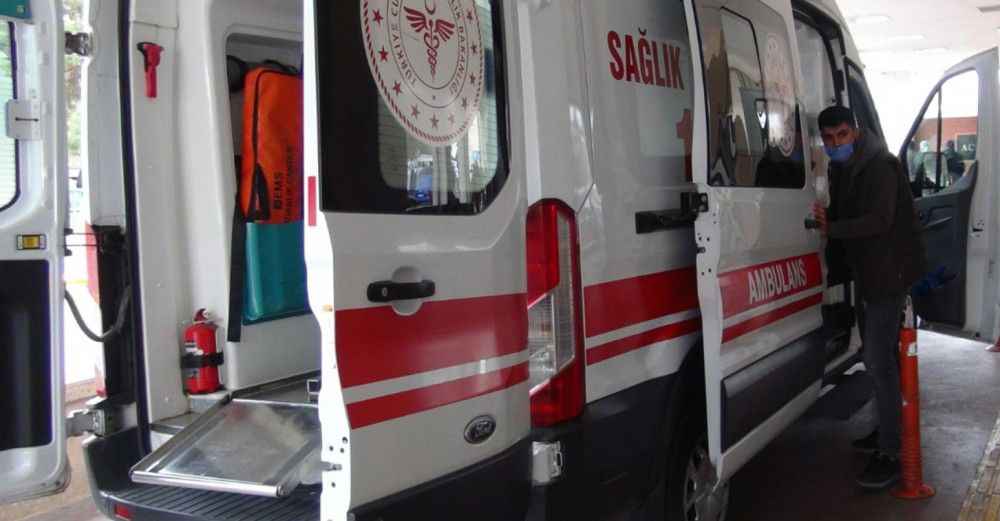 Şanlıurfa'da Elektrik direğine tırmandı, ölümden döndü