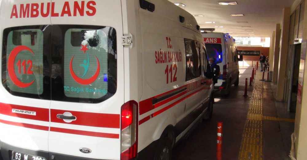 Urfa’da tır devrildi! 2 Yaralı