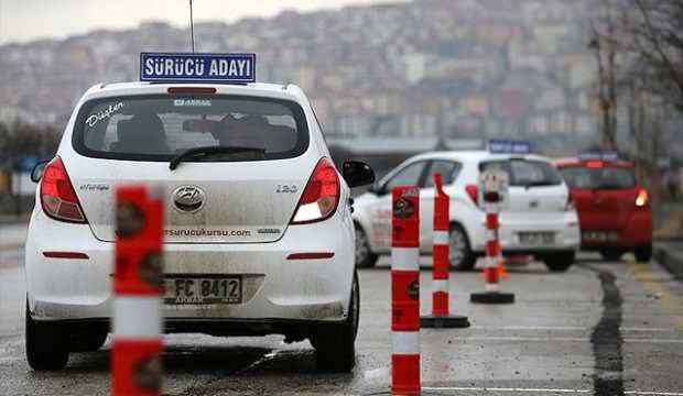 Urfa’da direksiyon sınavlarına kar engeli
