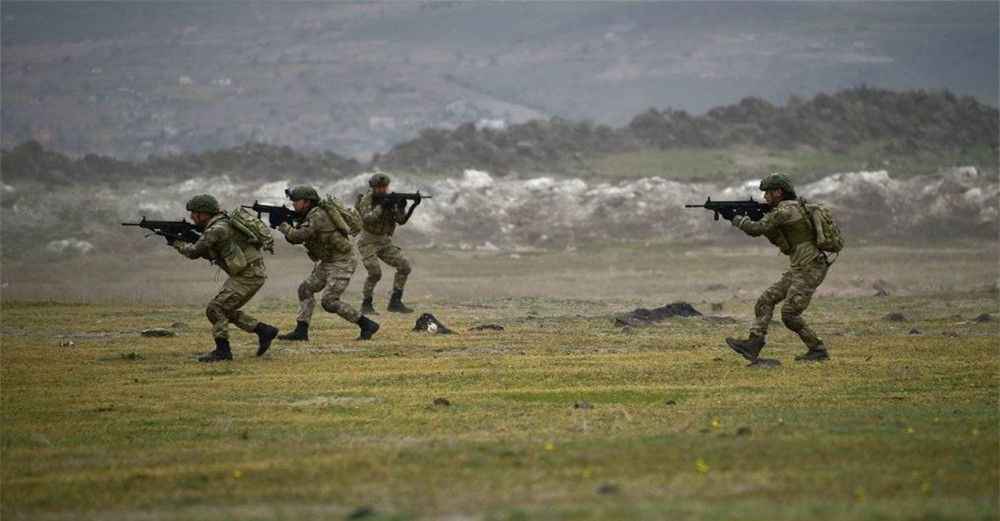 Urfa sınırında taciz ateşi