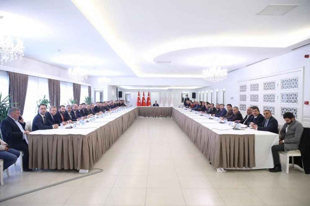 Urfa heyetinden Urfalı Bakan'a ziyaret! Destek istediler
