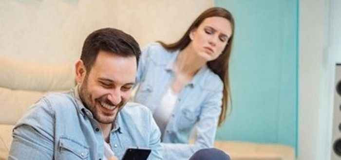 Kıskançlığınızın Sebebi Çocukluğunuzda Ebeveyninizle Yaşadığınız İlişki Olabilir