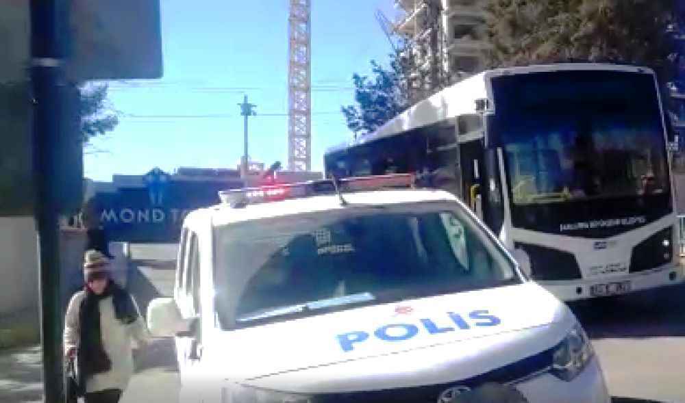 Urfa'da otobüste fenalaştı!