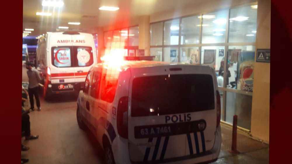Şanlıurfa'da Elindeki Bıçağı Karşısındakine Sapladı!