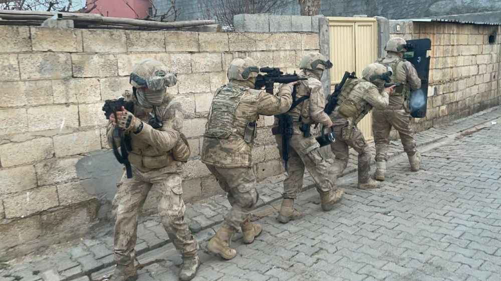 Urfa'da 90 kişilik ekiple operasyon! Onlarca gözaltı var
