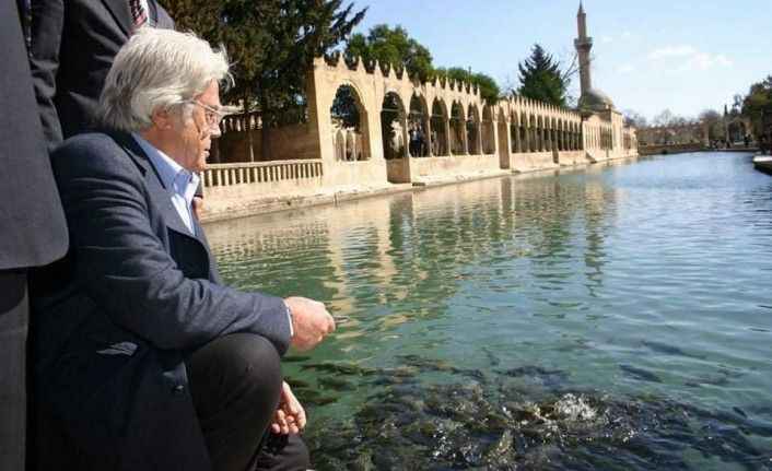 Cüneyt Arkın, Miraç kandilini Urfa manzaralı kutladı
