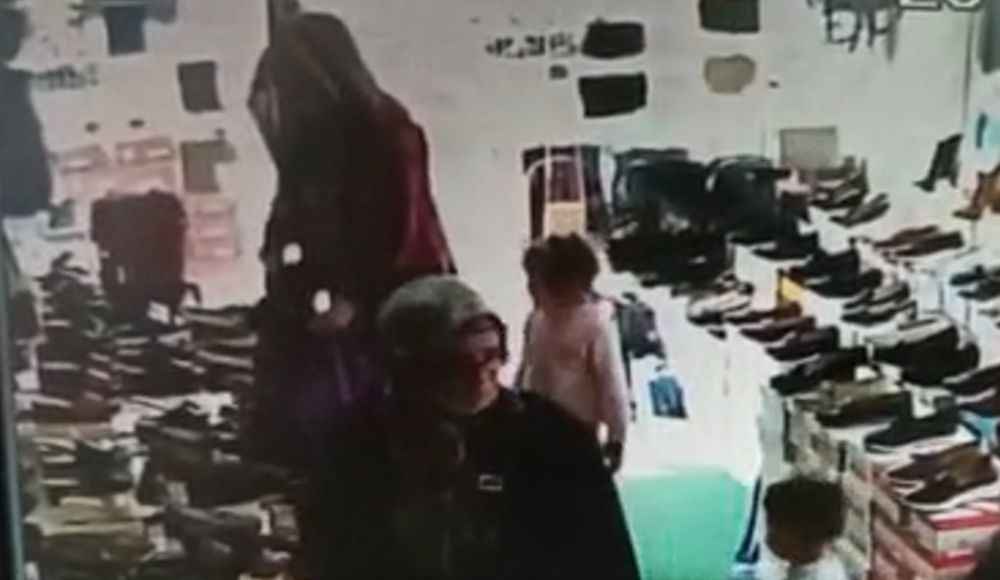 Urfa’da ayakkabı hırsızlığı kamerada