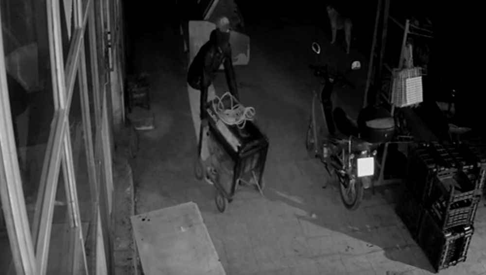 Urfa'da Gece Karanlığında Hırsızlık! Saniye Saniye Kameraya Yansıdı