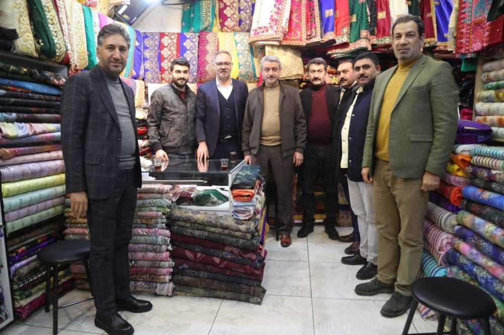 BAŞKAN KUŞ, PAZAR MESAİSİNDE DE ESNAFLA BİRLİKTE