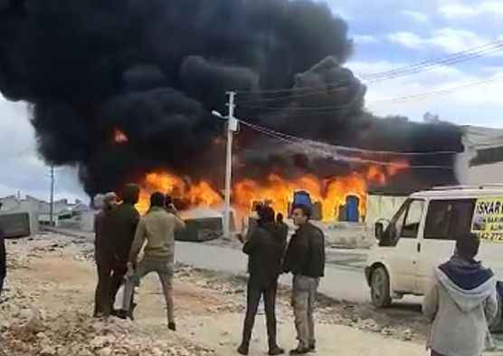 Urfa’da fabrikada büyük yangın! Ekipler sevk edildi