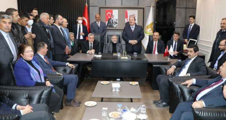 Bakan Nebati Viranşehir Belediyesi'ni ziyaret etti
