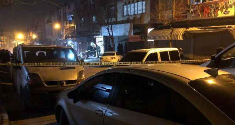 Berberde tıraş olurken silahla saldırıya uğradılar: 1 ölü, 1 ağır yaralı