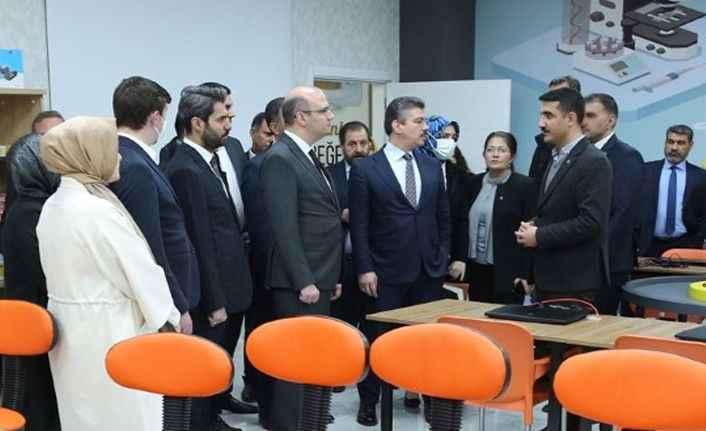 Urfa'ya gelen Başkan İleri, Battani Bilim merkezini ziyaret etti