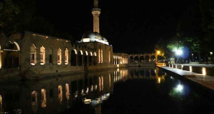 Urfa için ilk sahur ve iftar saat kaçta?
