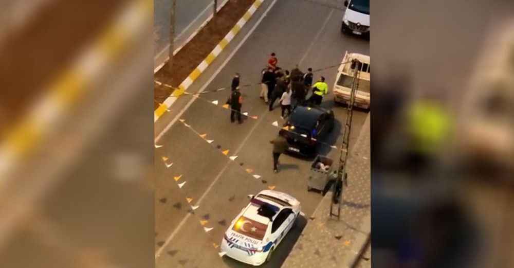 Urfalının öfkesi polis tanımadı! Küfür etti, üstüne yürüdü