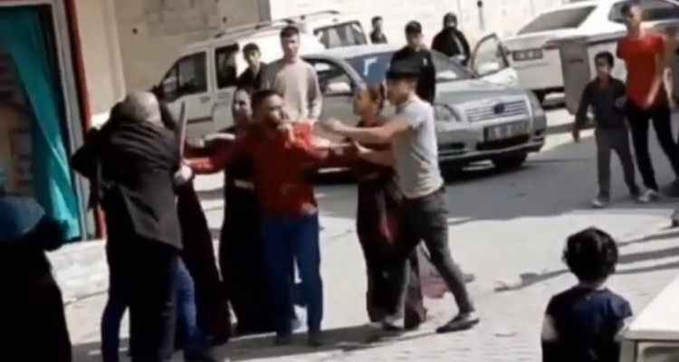 Şanlıurfa'da komşular, taş ve sopalarla kavga etti