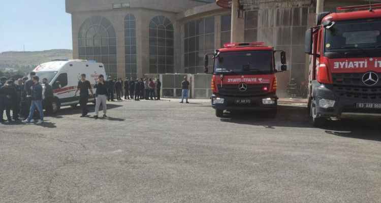 Urfa'da inşaatı tamamlanamayan otelde yangın: 1 ölü