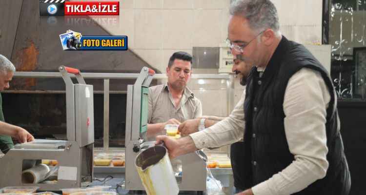 BAŞKAN KUŞ, 1050 AİLEYE HAZIRLANAN YEMEKLER İÇİN MUTFAĞA GİRDİ