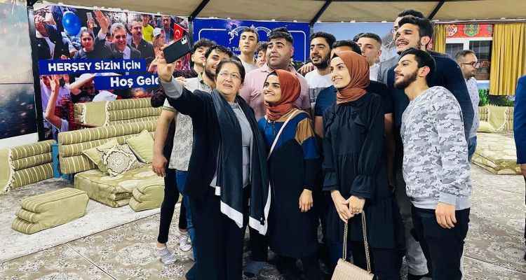 Gençliğin Ablası Vildan Polat Gençlerle Biraraya Geldi