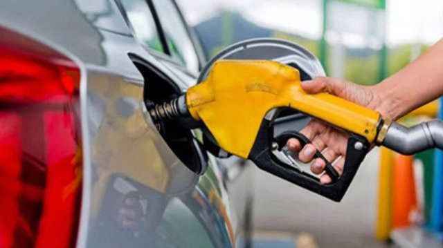 Bugün LPG, mazot, motorin, benzin fiyatları ne kadar oldu? 28 Nisan akaryakıt fiyatlarına indirim yapıldı mı?