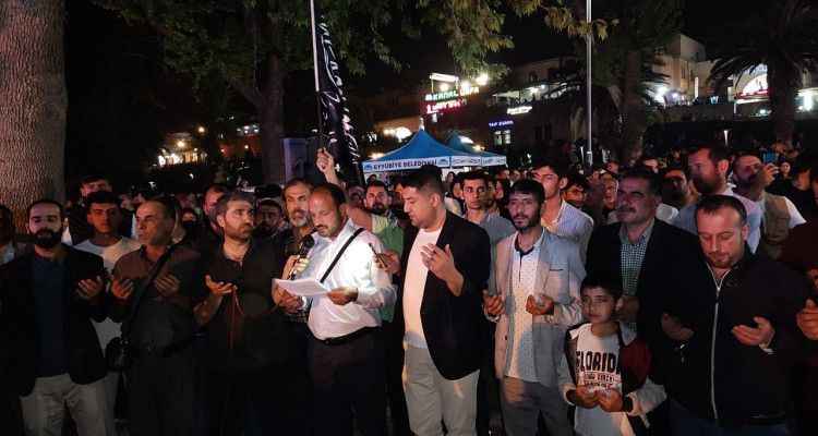 Urfa’da Kadir Gecesi’nde siyah tehvid bayraklı açıklama