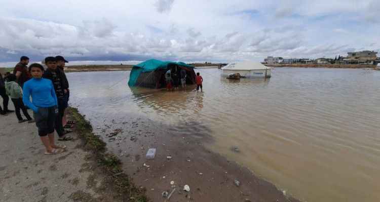 Şanlıurfa'da Çadırda Yaşayan Sel Mağdurlarının İmdadına Vali Erin Yetişti