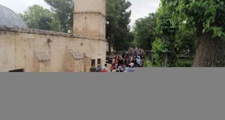 Urfa’da bayram bereketi! İğne atsan yere düşmez