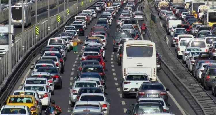 Milyonlarca otomobil sahibini ilgilendiriyor! Bakan Soylu tarihi duyurdu: Otoyollarda hız sınırı değişiyor
