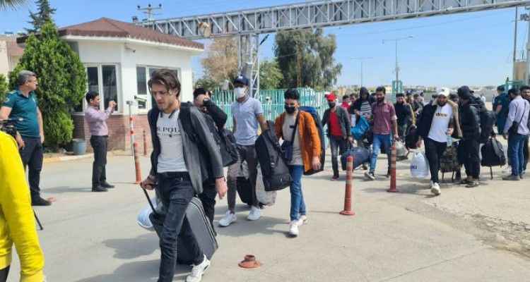 Suriyelilerin Akçakale’den ülkelerine gönüllü geri dönüşleri başladı